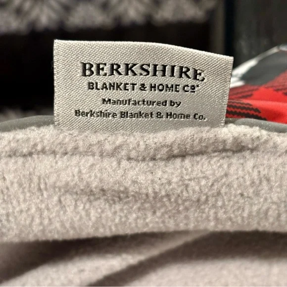 NWT Snoopy and Woodstock Peanuts Winter Coat for Dog Size MEDIUM NEW - Picture 10 of 12